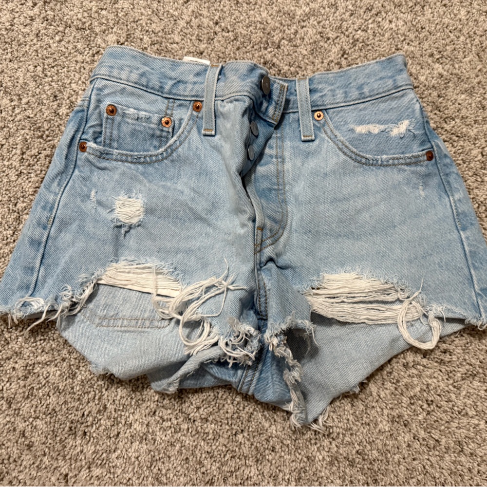 Levi’s jean shorts size 25